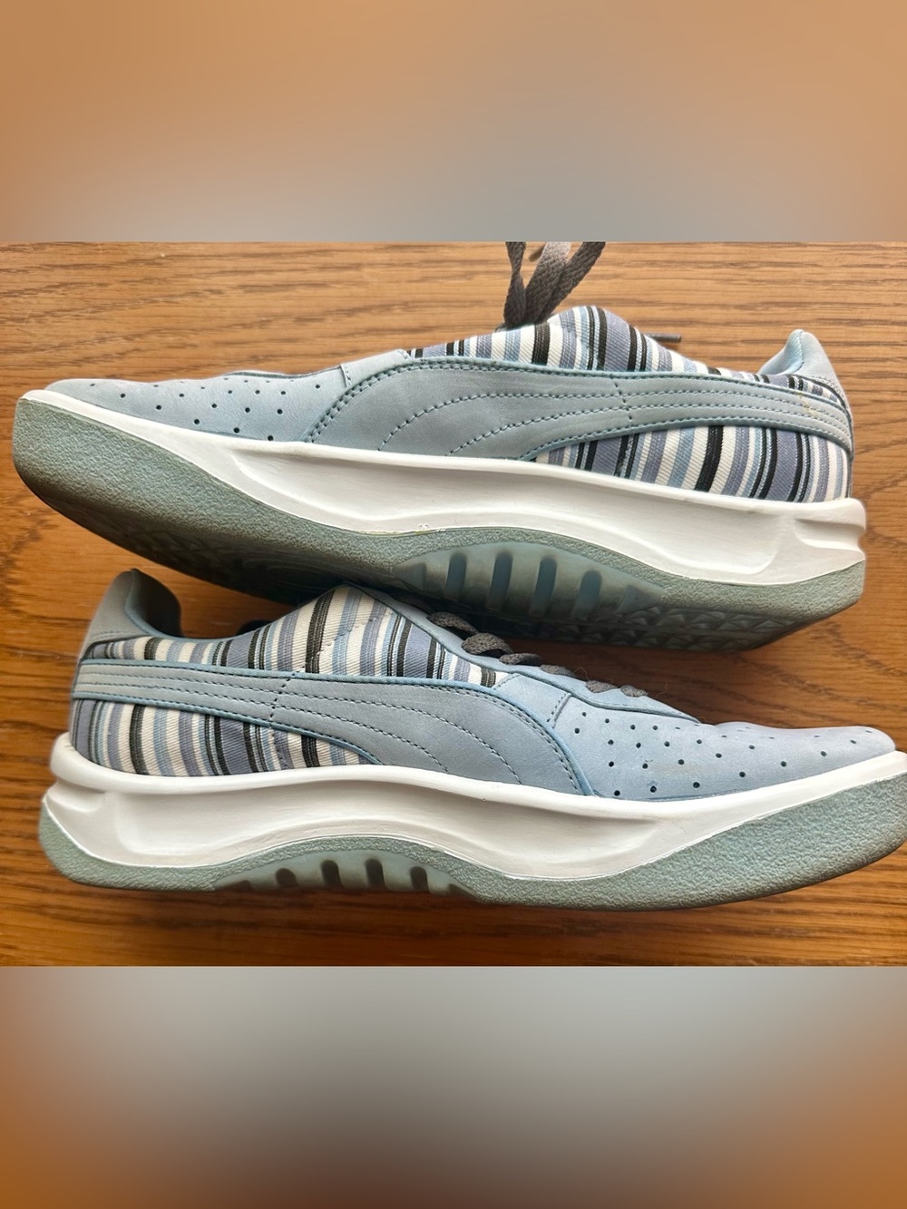Puma California Women’s 9 slate blue/gray striped sneakers.